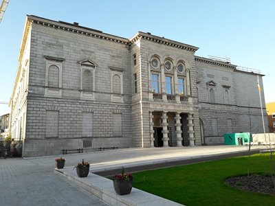Image of outside the National Gallery of Ireland building
