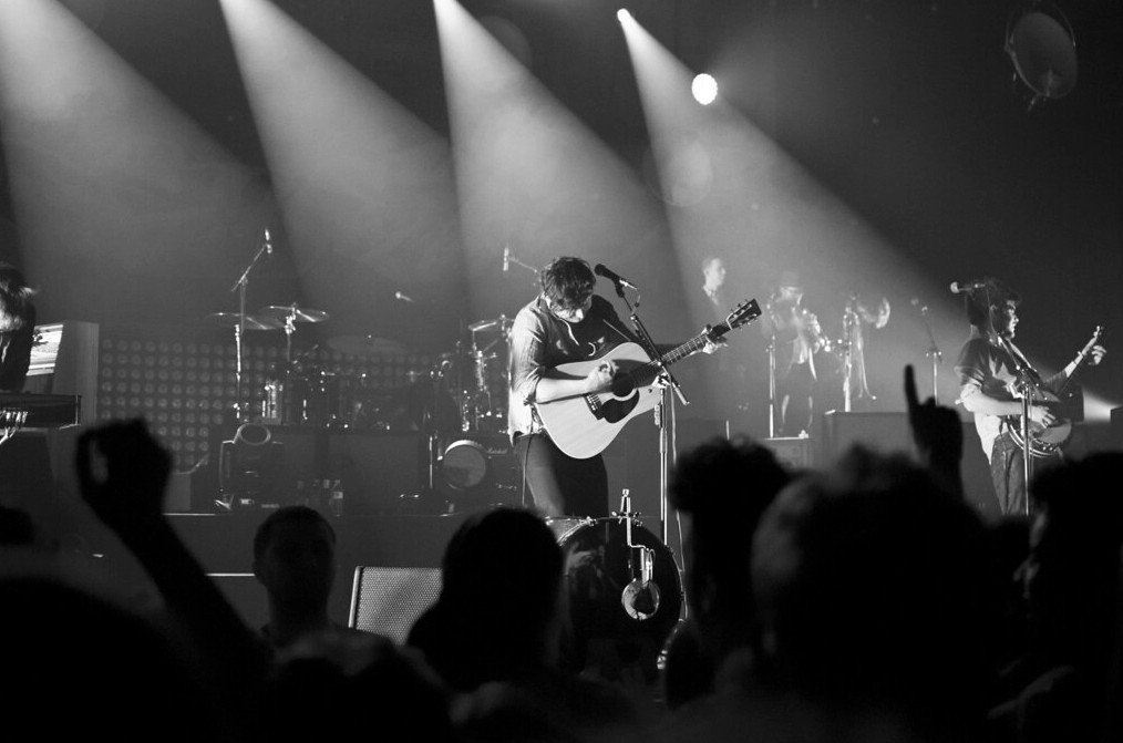 Image of the Mumford and Sons on the stage