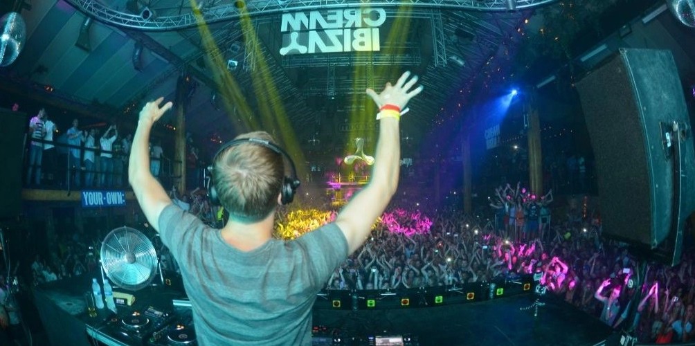 Image of the Calvin Harris on the stage